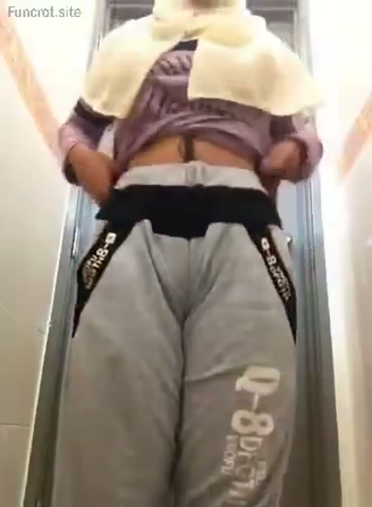 Cantik berkacamata