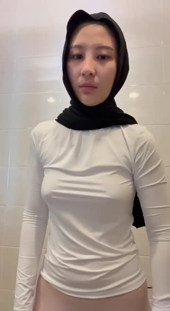 Mba baju putih padahal polos tapi terpaksa ngirim vid bugil biar keterima kerja