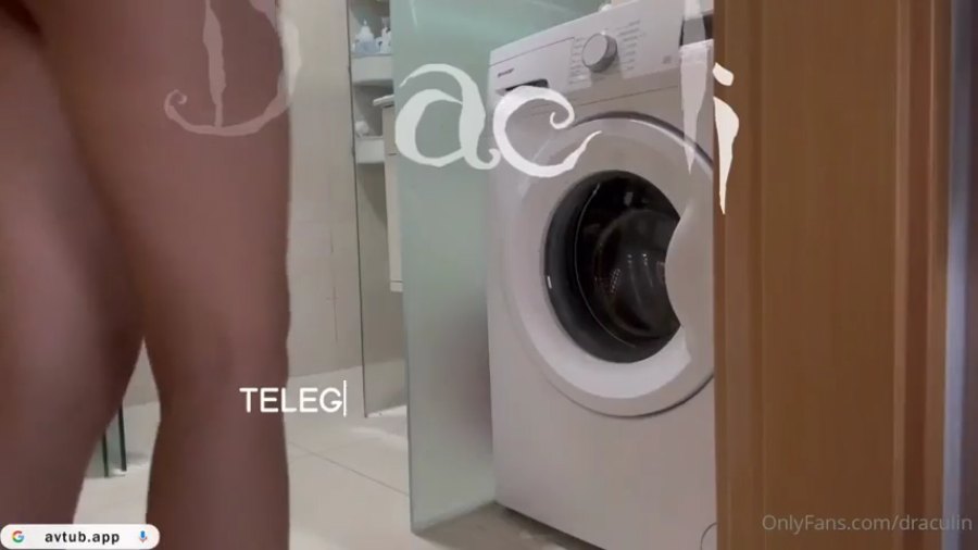 pemabntu lagi nyuci baju tapi bodynya ngegoda banget untung rumah sepi