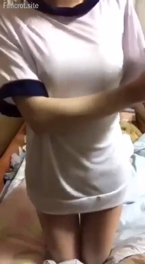 kaka cantik pamerin badannya yang mulus mekinya pink