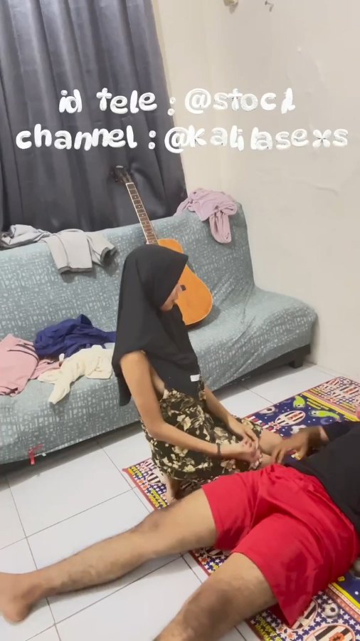 adek sadar diri karena tinggal dirumah abangnya jadinya bantu muasin sampe puas 