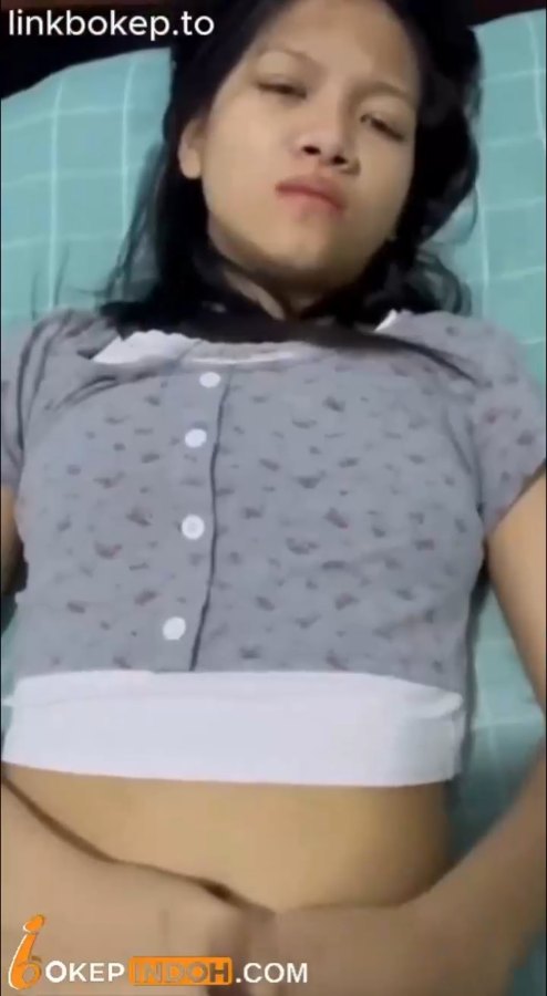 awalnya adek tiri nolak tapi karena udah terlanjur masuk langsung nurut aja sama abangnya