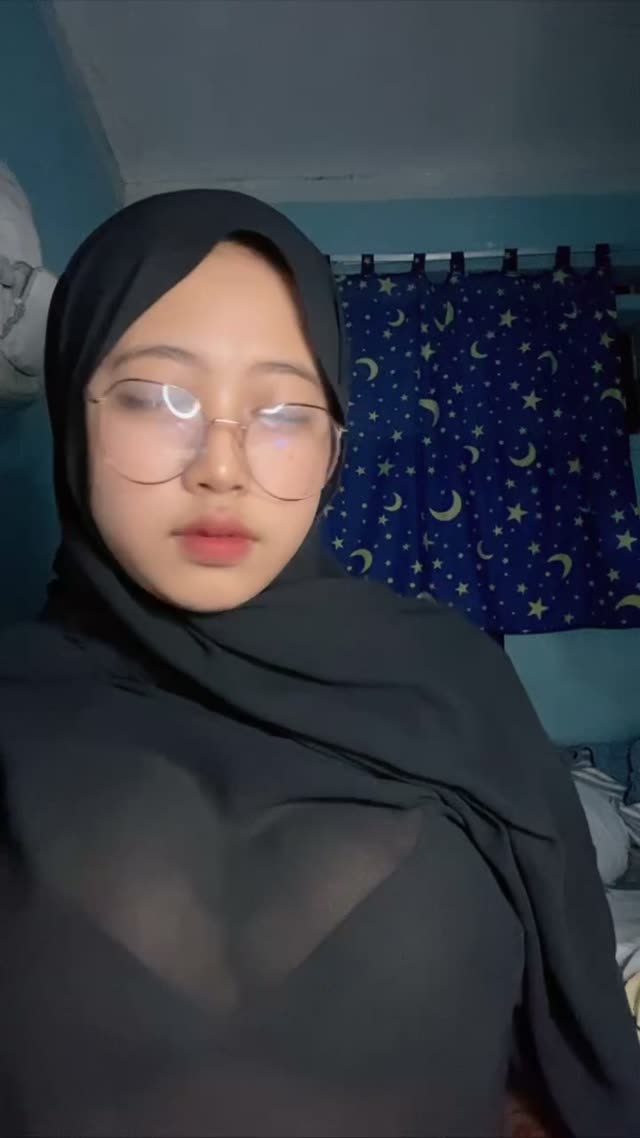 ukthy cantik nakal bikin ngegoda banget sama pose hypernya 