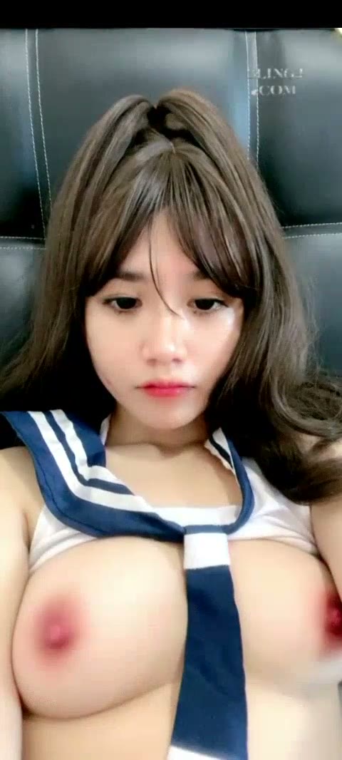 Cosplay anak sekolahan Jepang ala CASEYY PINK