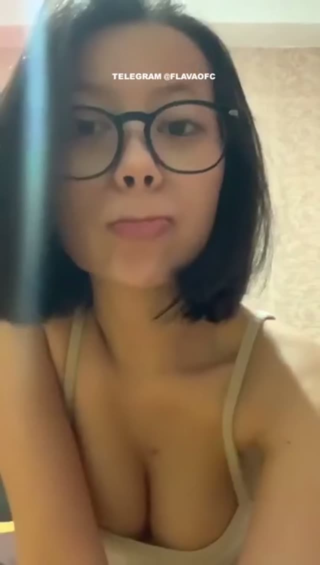 kaka cantik kacamata masih polos fresh bikin vid pamerin aset