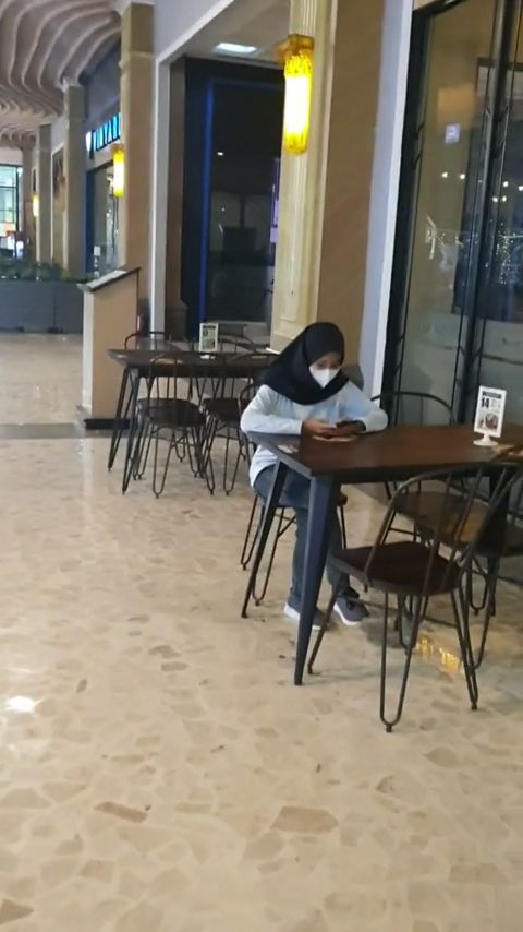 Adek mau di ajak cek in