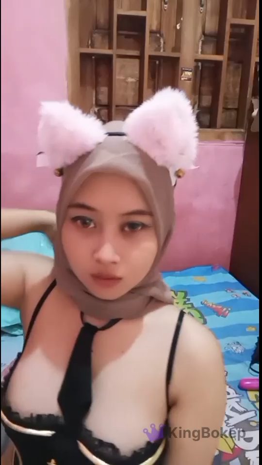 hijab coklat cantik lagi omek