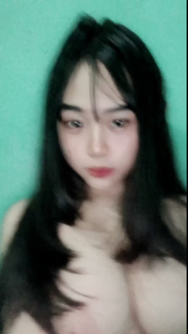 si cantik lugu dengan polosnya pamerin asetnya
